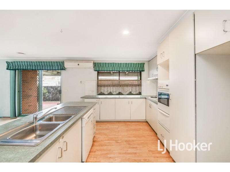 12 Pinehill Court, Cranbourne North VIC 3977