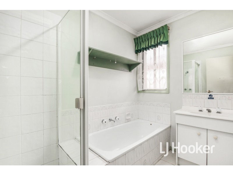 12 Pinehill Court, Cranbourne North VIC 3977