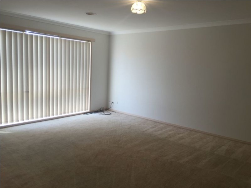 12 Ironbark Close, Hampton Park VIC 3976