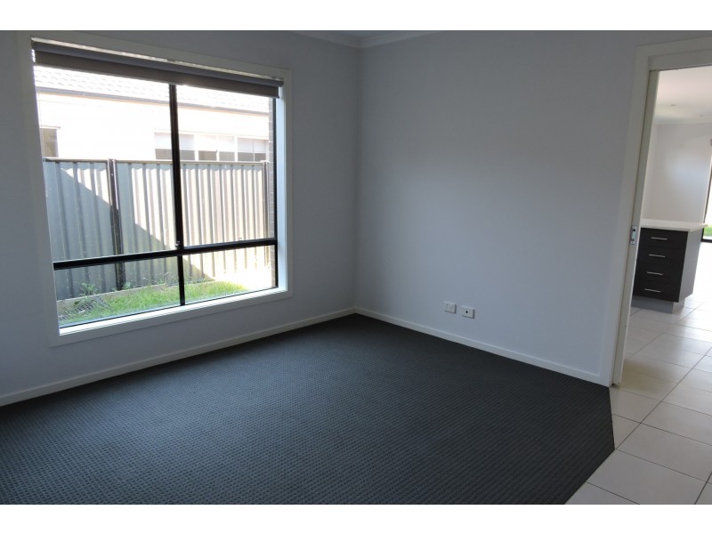 89 Selandra Boulevard, Clyde North VIC 3978