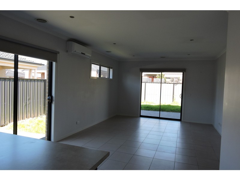 89 Selandra Boulevard, Clyde North VIC 3978