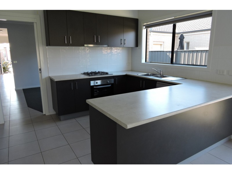 89 Selandra Boulevard, Clyde North VIC 3978