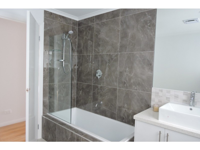 30 Green Valley Crescent, Hampton Park VIC 3976