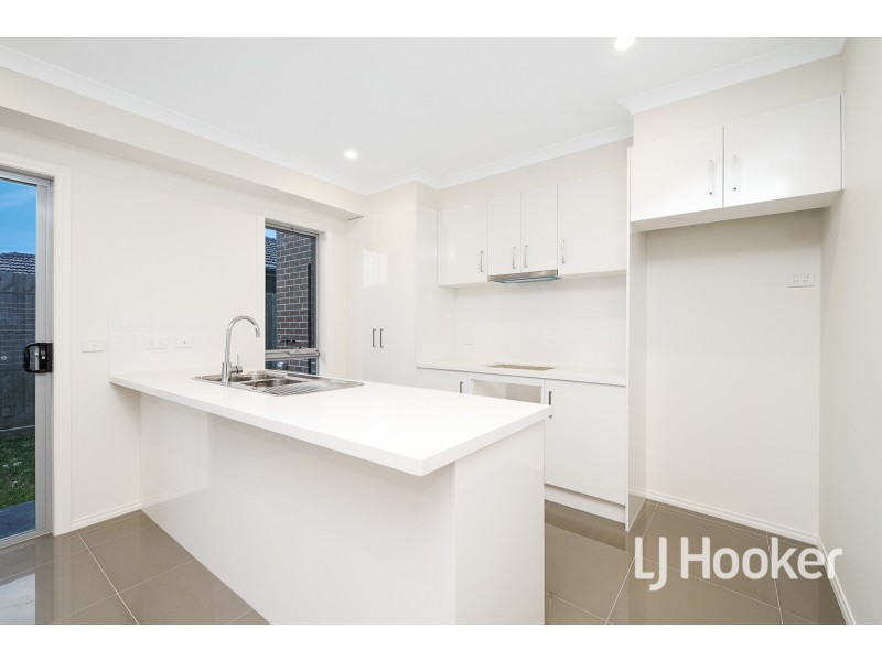 2 & 3/6 Robert Street, Dandenong VIC 3175