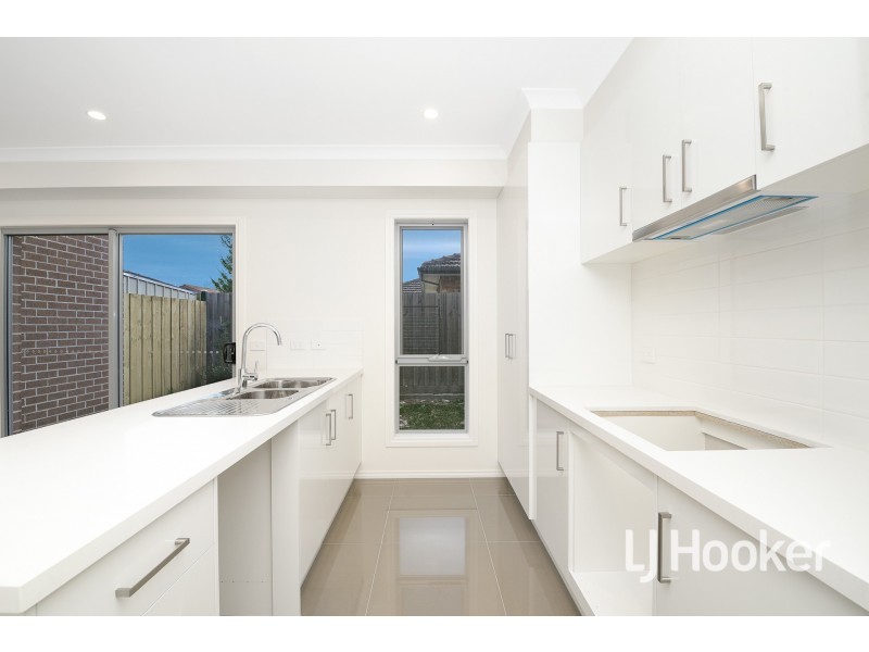 2 & 3/6 Robert Street, Dandenong VIC 3175
