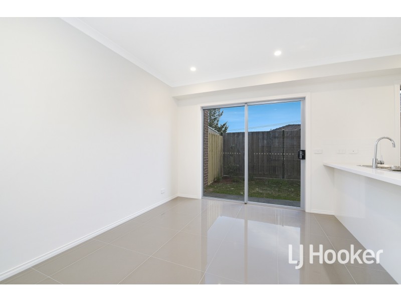 2 & 3/6 Robert Street, Dandenong VIC 3175