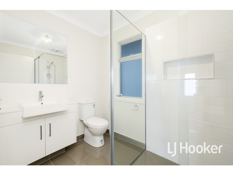 2 & 3/6 Robert Street, Dandenong VIC 3175