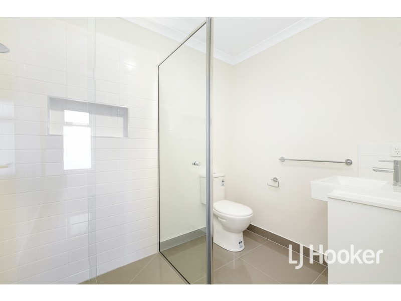 2 & 3/6 Robert Street, Dandenong VIC 3175