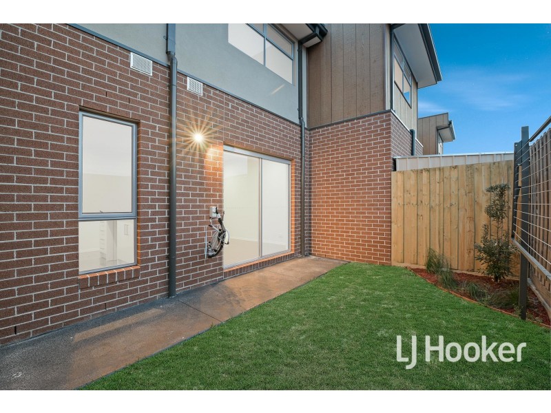 2 & 3/6 Robert Street, Dandenong VIC 3175