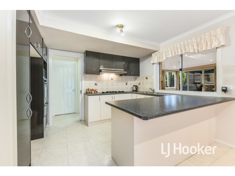 28 Lake View Drive, Narre Warren South VIC 3805