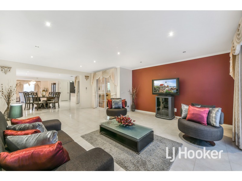 28 Lake View Drive, Narre Warren South VIC 3805