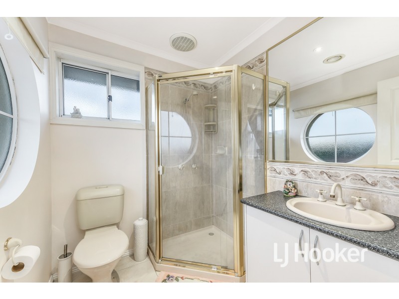 28 Lake View Drive, Narre Warren South VIC 3805