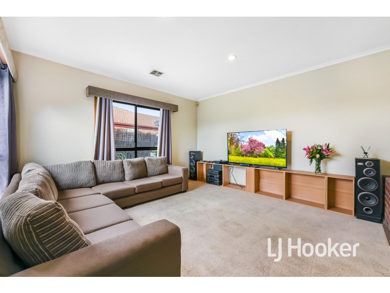 19 Michelle Drive, Hampton Park VIC 3976