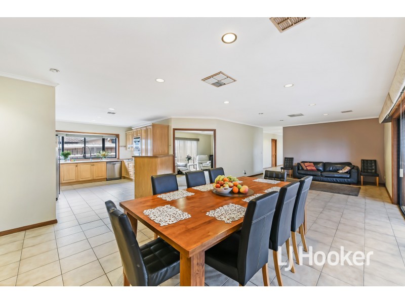 19 Michelle Drive, Hampton Park VIC 3976