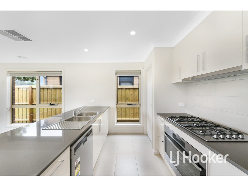 52 Jackwood Drive, Clyde North VIC 3978