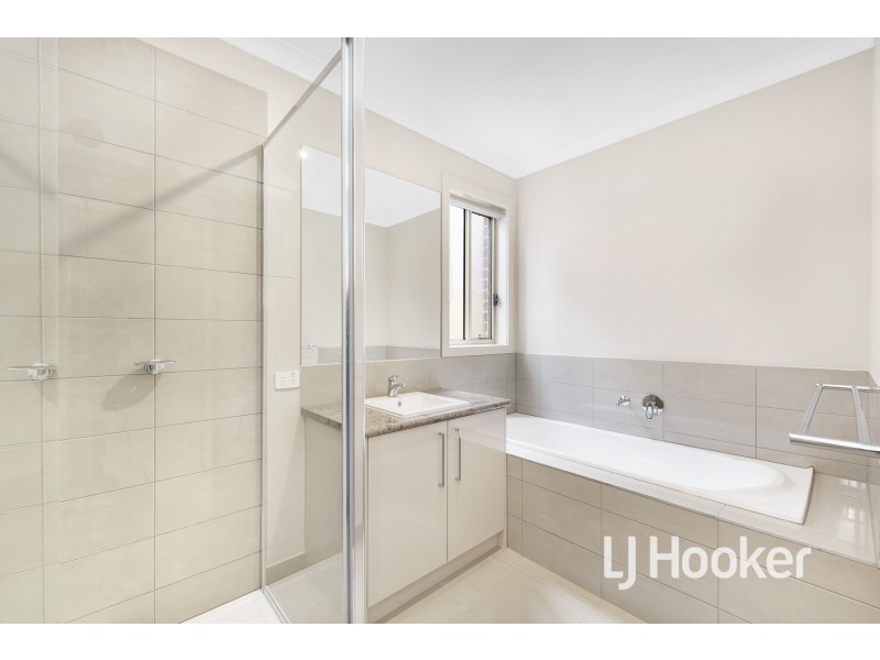 52 Jackwood Drive, Clyde North VIC 3978