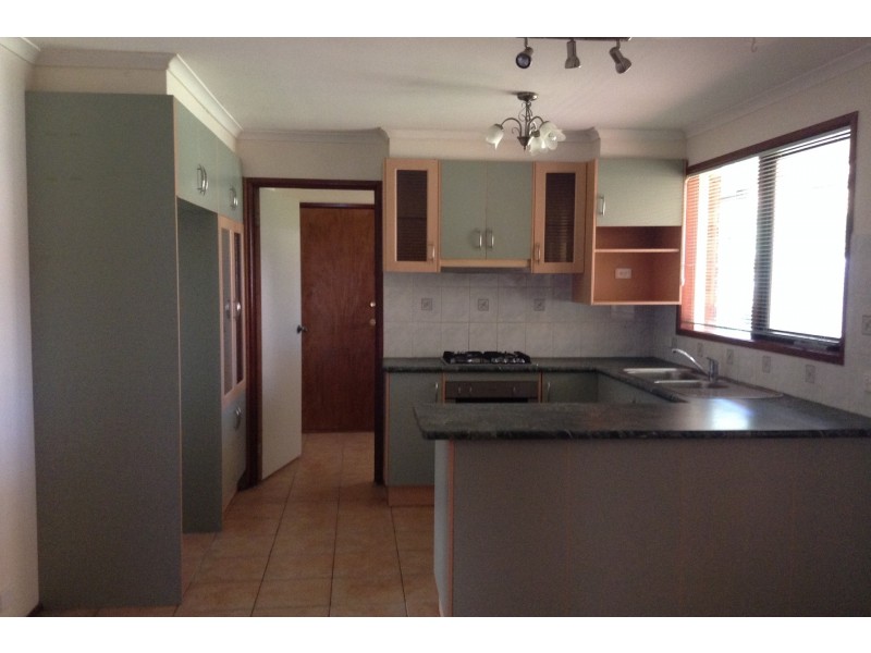 38 Henty Street, Pakenham VIC 3810