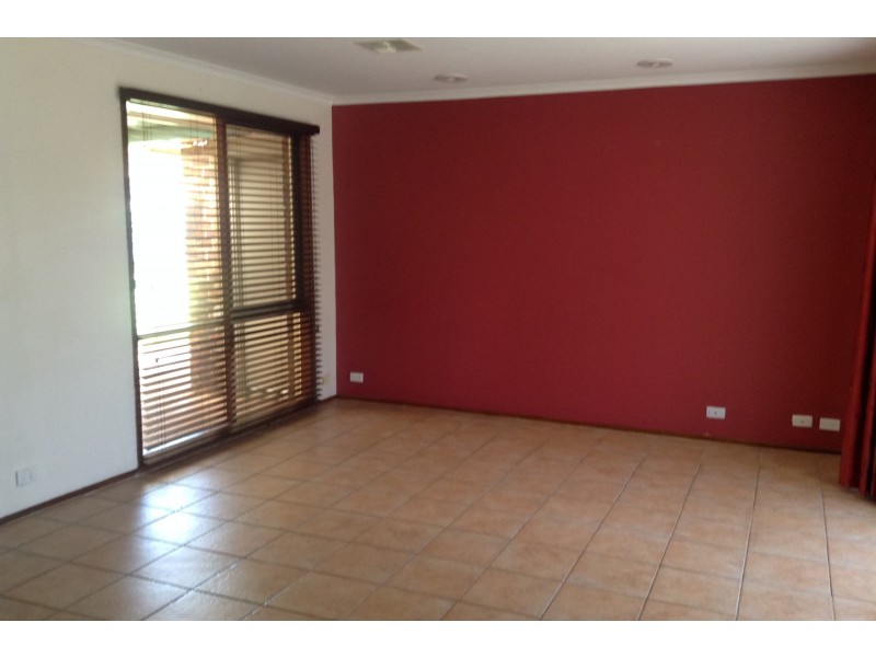 38 Henty Street, Pakenham VIC 3810