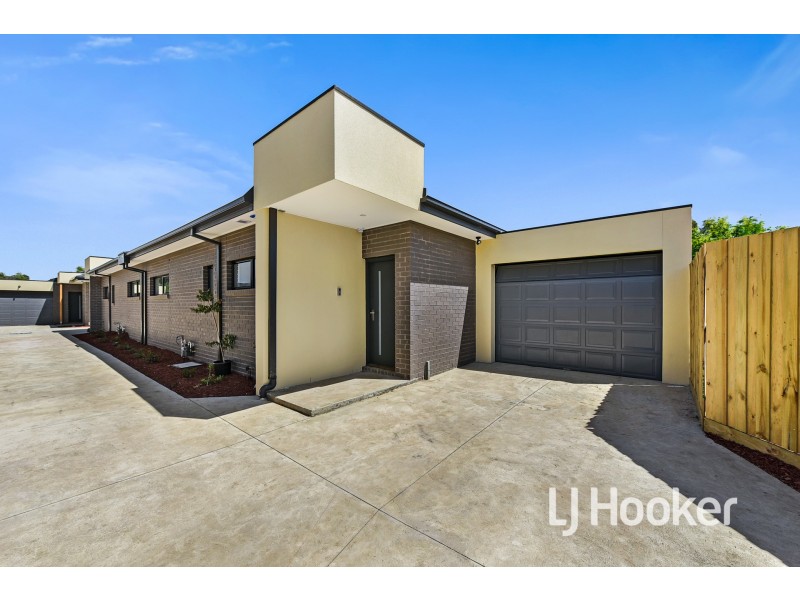 2/15 Ainsleigh Court, Cranbourne VIC 3977