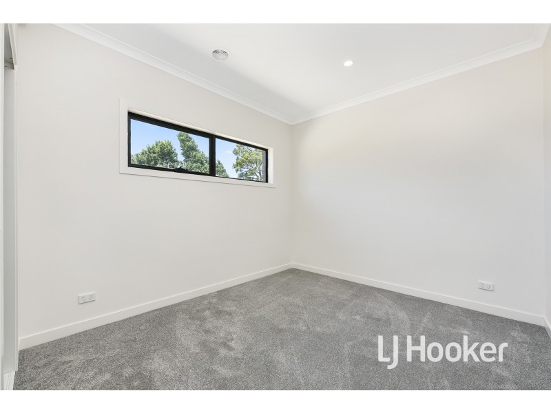 2/15 Ainsleigh Court, Cranbourne VIC 3977