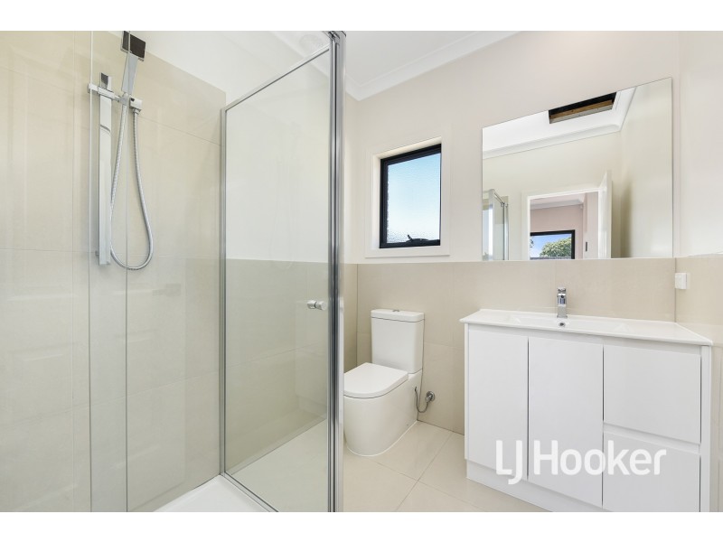 2/15 Ainsleigh Court, Cranbourne VIC 3977