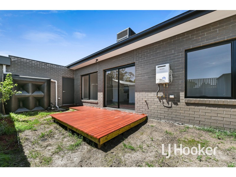 2/15 Ainsleigh Court, Cranbourne VIC 3977