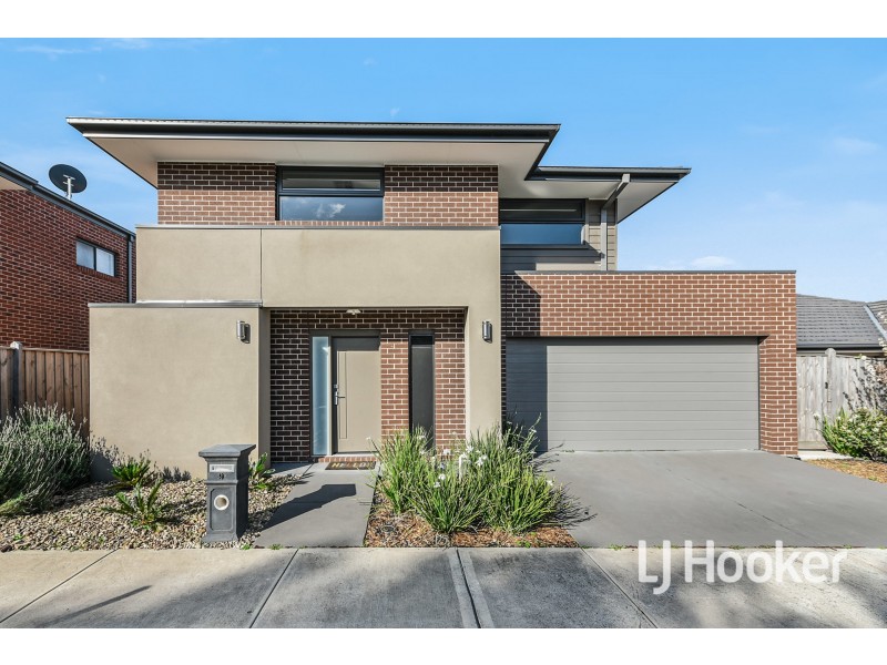 9 Heathland Circuit, Cranbourne East VIC 3977