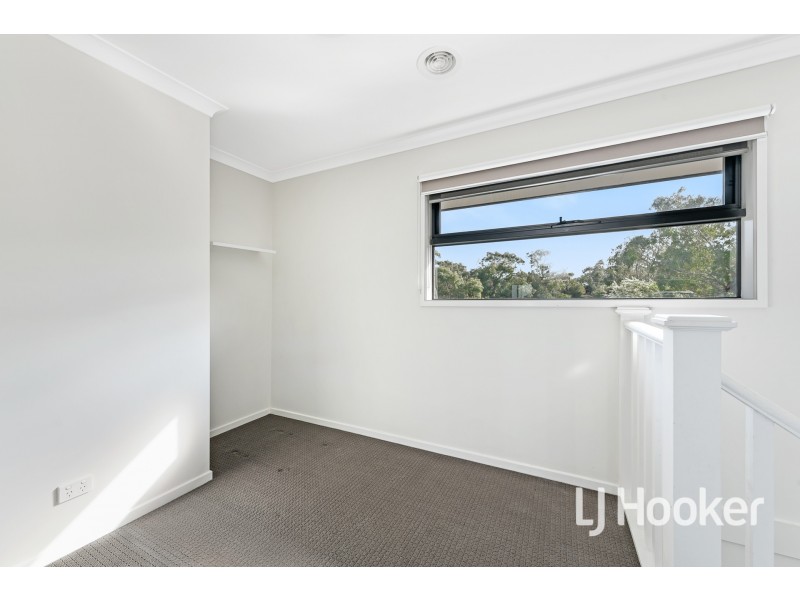 9 Heathland Circuit, Cranbourne East VIC 3977