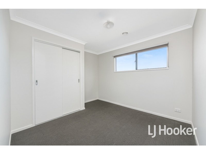 9 Heathland Circuit, Cranbourne East VIC 3977