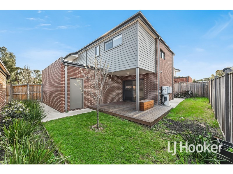 9 Heathland Circuit, Cranbourne East VIC 3977