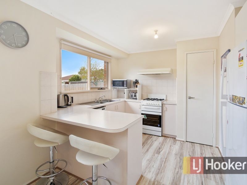 2/131 Warana Drive, Hampton Park VIC 3976
