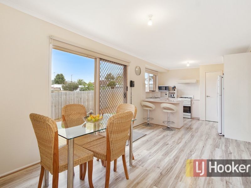 2/131 Warana Drive, Hampton Park VIC 3976