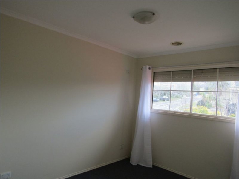 16 Hellyer Way, Endeavour Hills VIC 3802