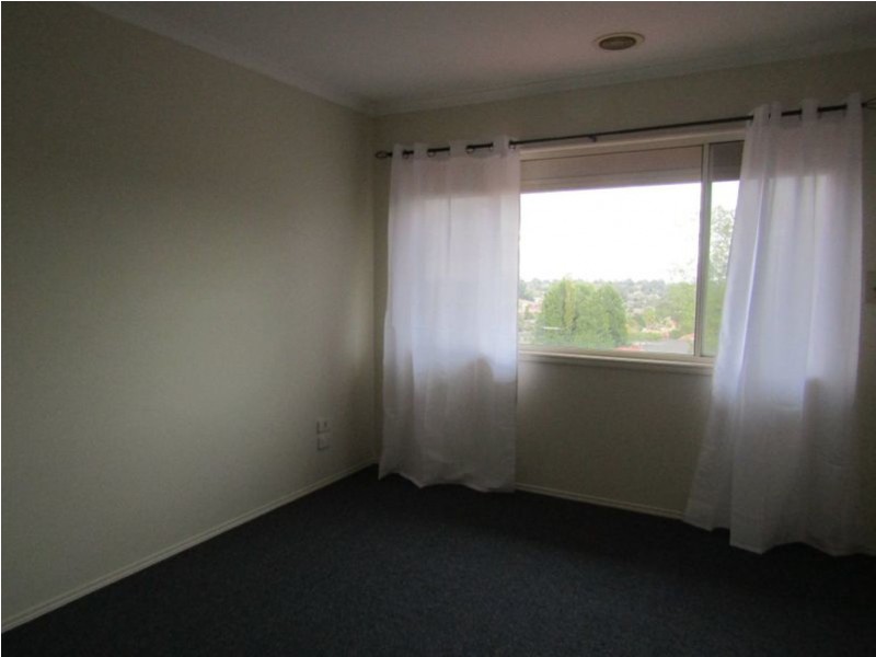 16 Hellyer Way, Endeavour Hills VIC 3802