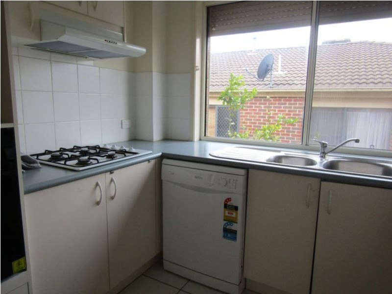 16 Hellyer Way, Endeavour Hills VIC 3802