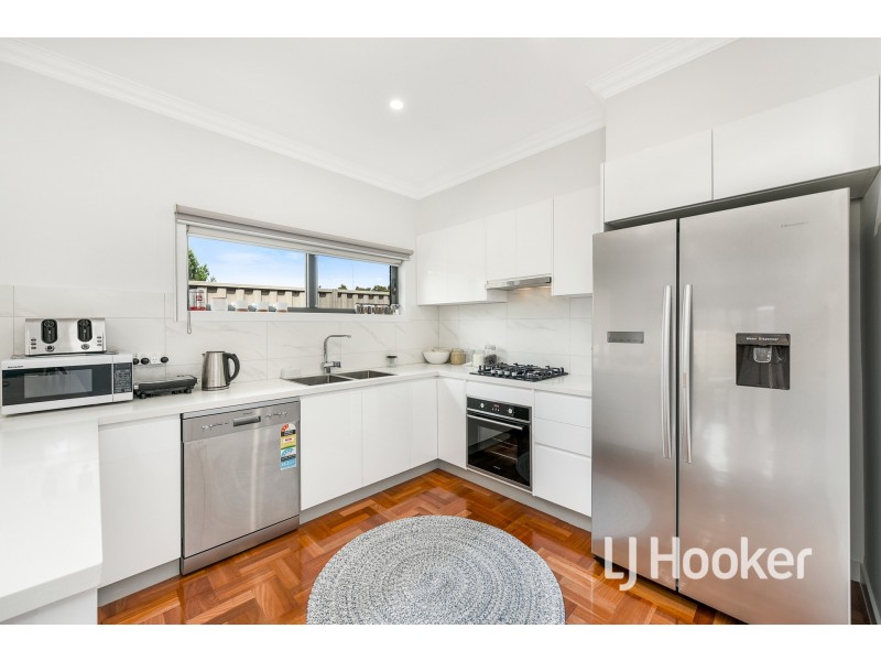 10/114-116 Kennington Park Drive, Endeavour Hills VIC 3802