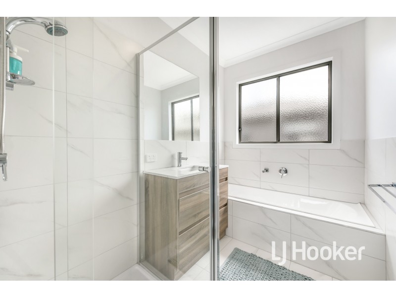 10/114-116 Kennington Park Drive, Endeavour Hills VIC 3802