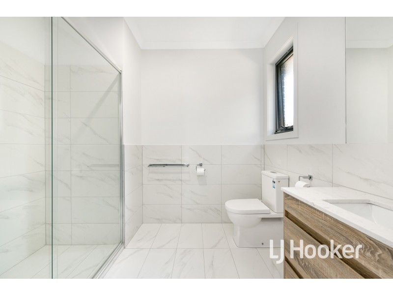 10/114-116 Kennington Park Drive, Endeavour Hills VIC 3802