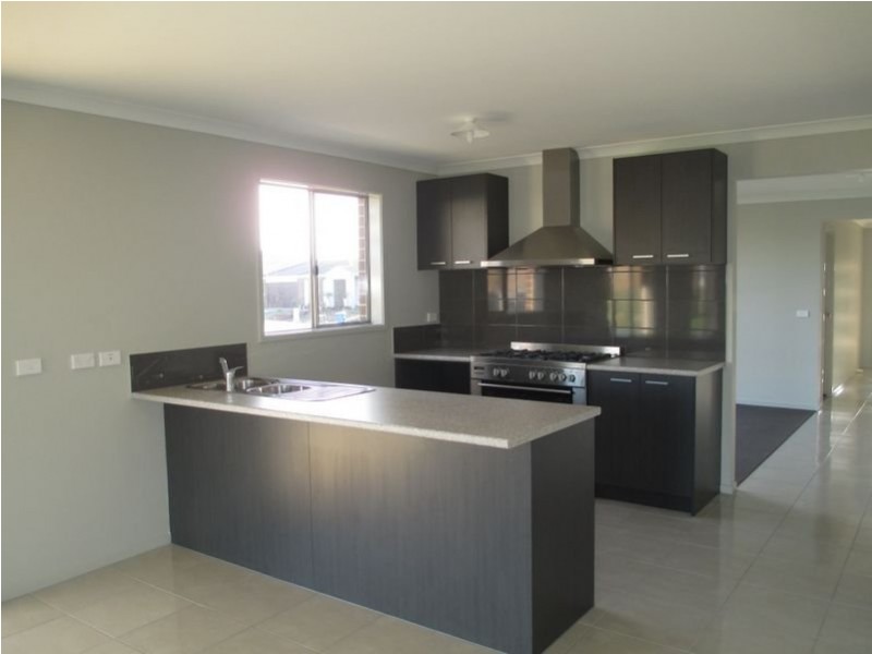 60 Mickleham Drive, Cranbourne North VIC 3977