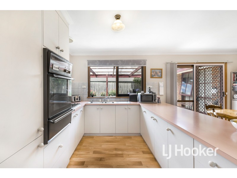 14 Sapphire Drive, Hampton Park VIC 3976