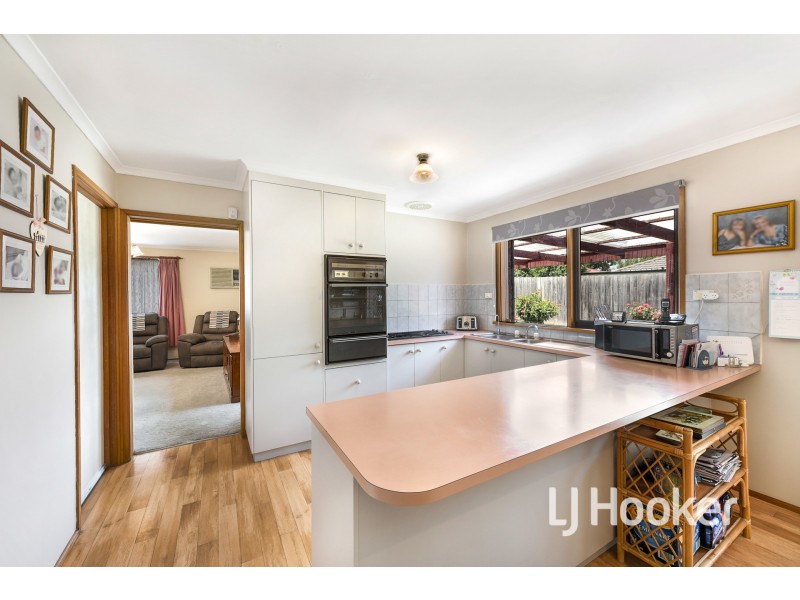 14 Sapphire Drive, Hampton Park VIC 3976