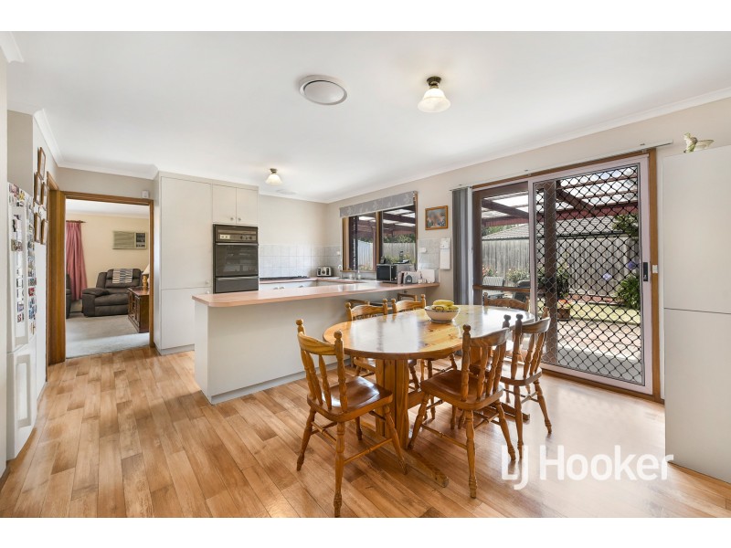 14 Sapphire Drive, Hampton Park VIC 3976