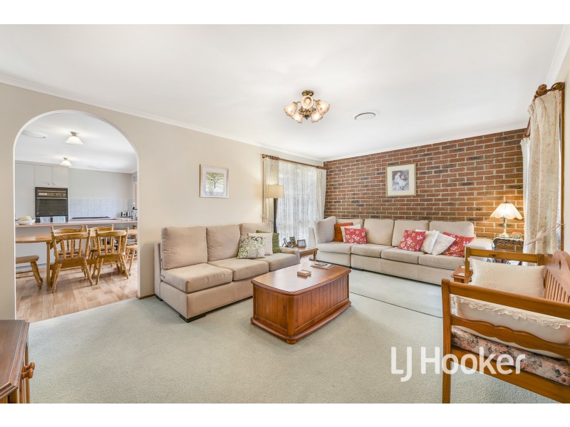 14 Sapphire Drive, Hampton Park VIC 3976