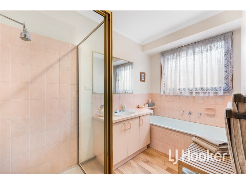 14 Sapphire Drive, Hampton Park VIC 3976