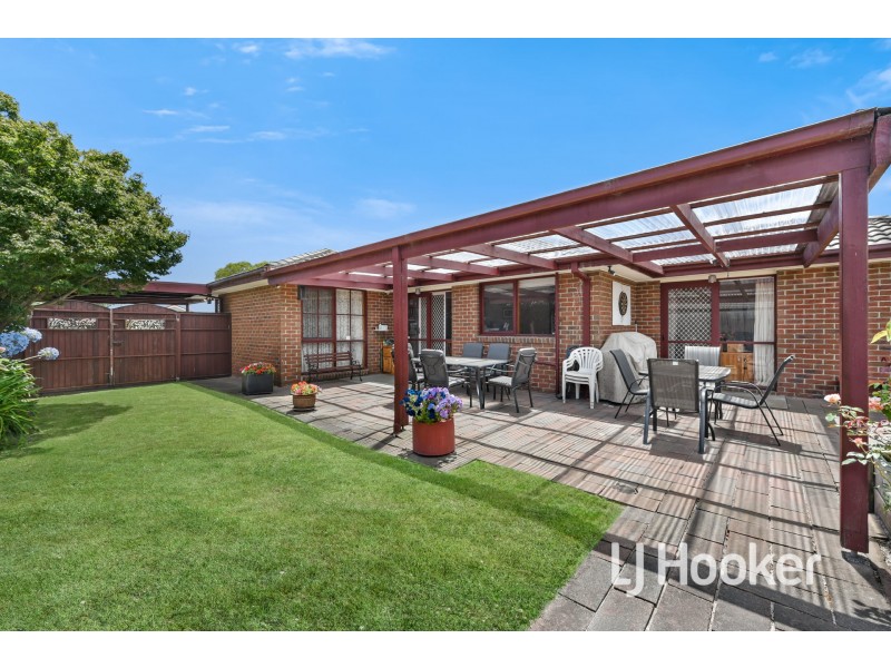 14 Sapphire Drive, Hampton Park VIC 3976