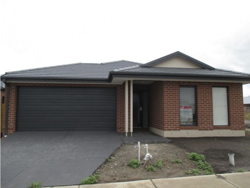 34 Hartland Drive, Cranbourne North VIC 3977