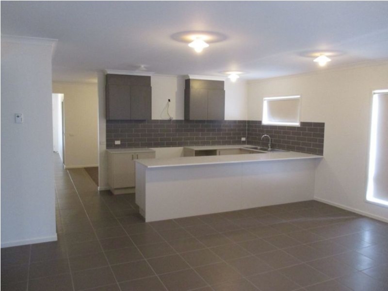 34 Hartland Drive, Cranbourne North VIC 3977