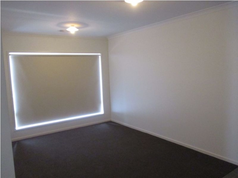 34 Hartland Drive, Cranbourne North VIC 3977