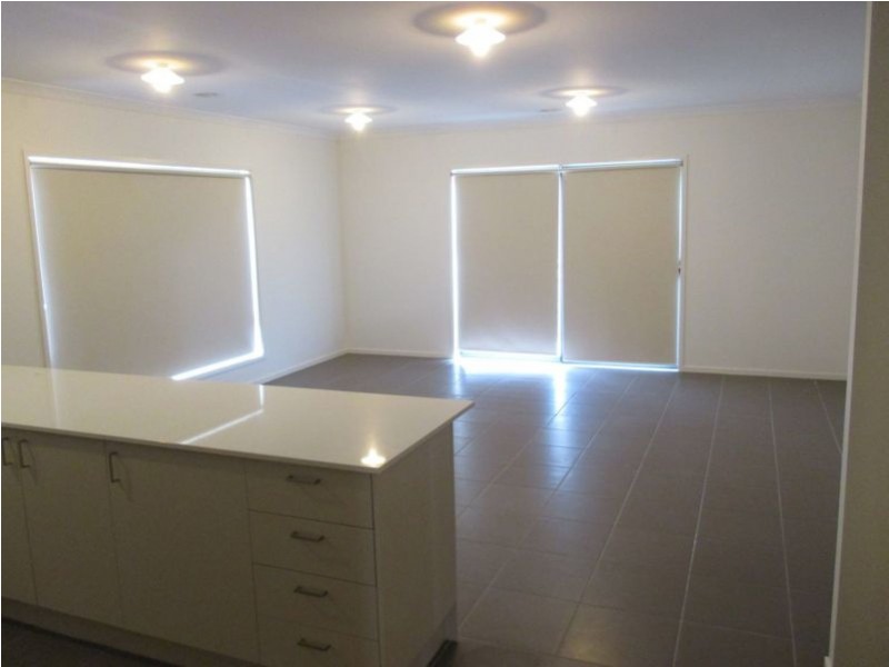 34 Hartland Drive, Cranbourne North VIC 3977