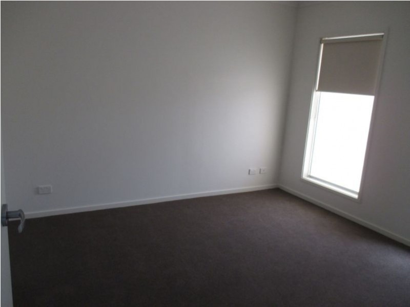 34 Hartland Drive, Cranbourne North VIC 3977